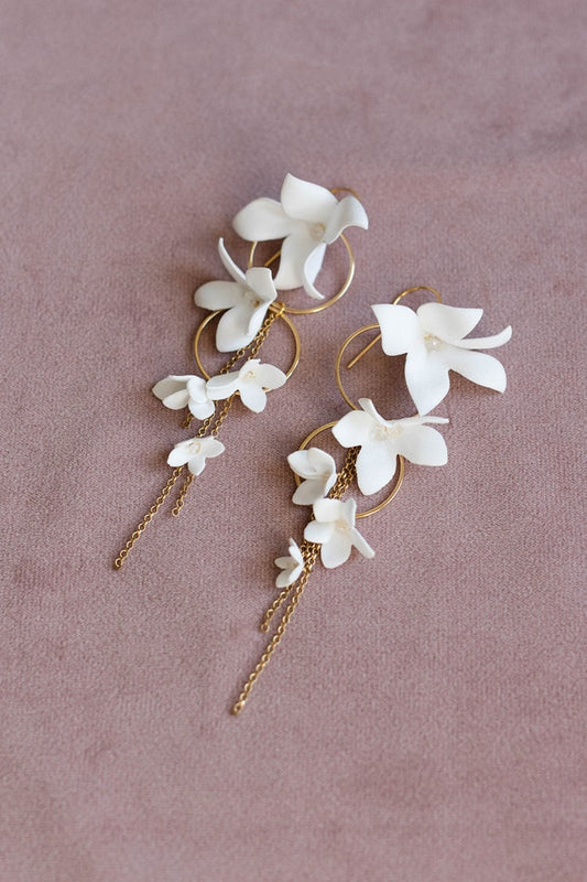 Helen Petite - Lange Hochzeitsohrringe mit Blumen