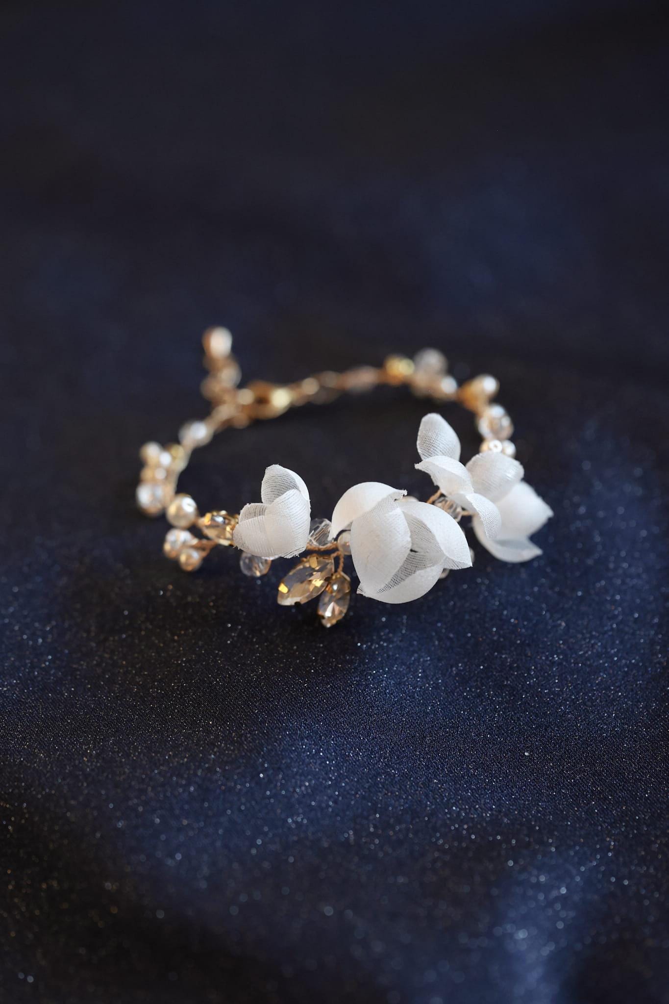 Grace - Hochzeitsarmband aus Seidenblumen