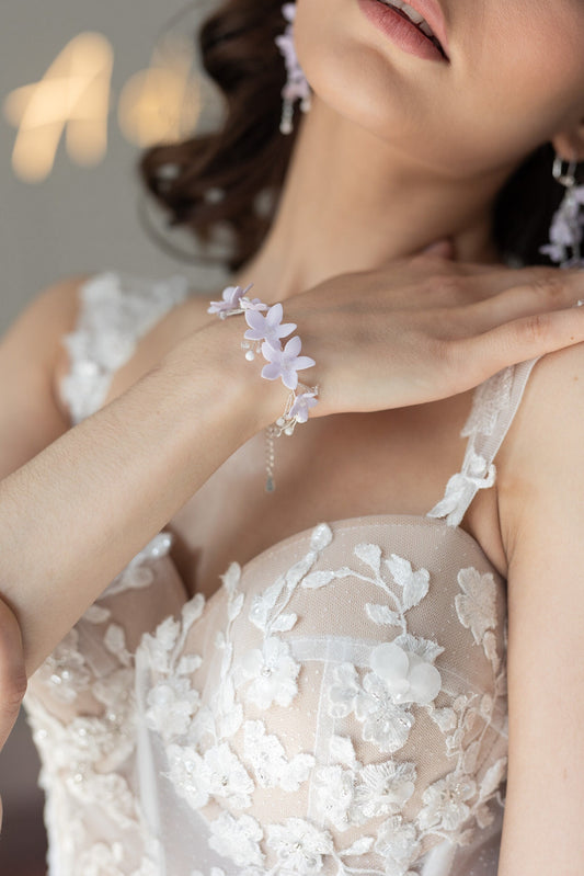 Helenka - Brautarmband mit lila Blumen