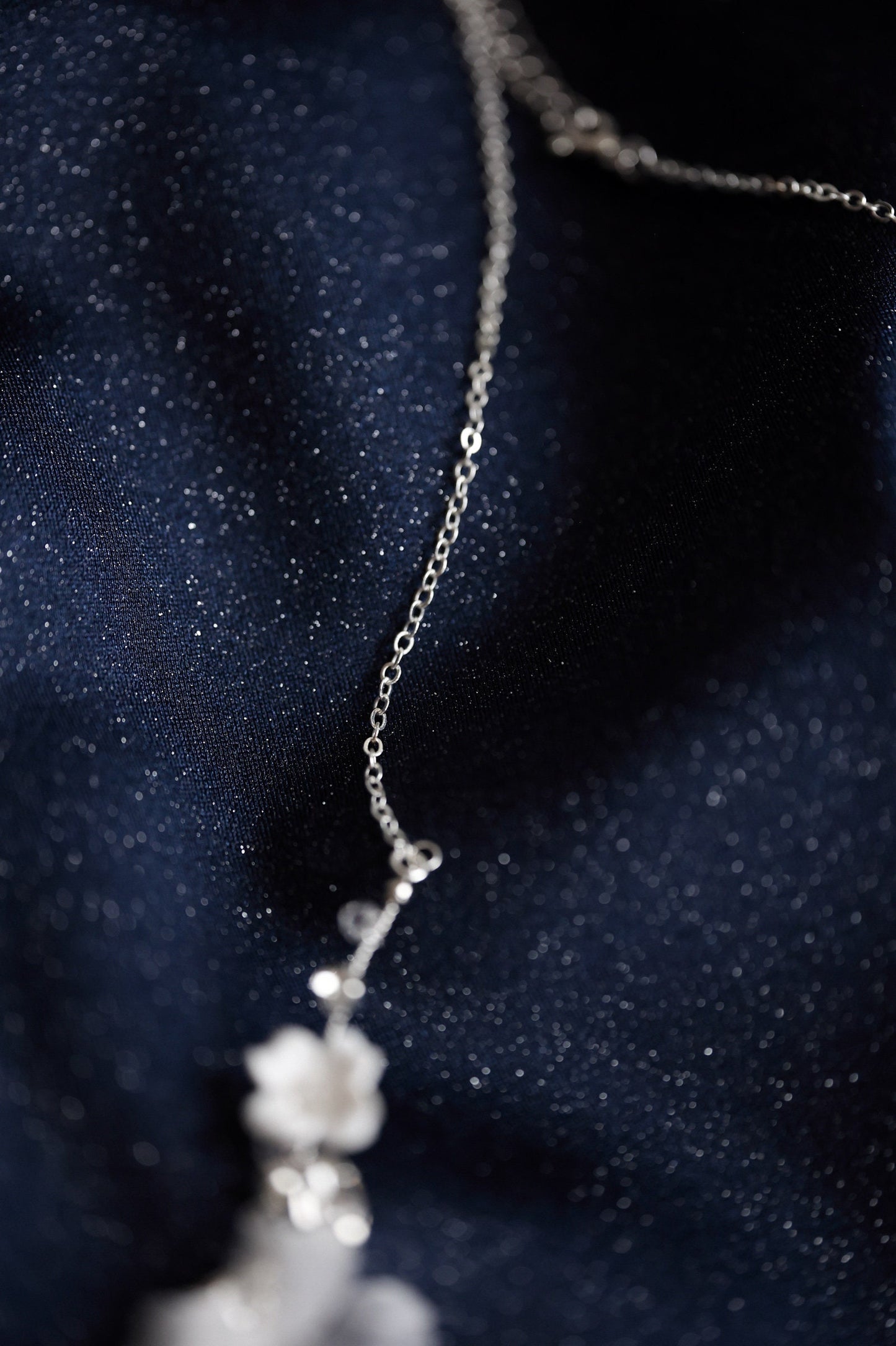 Adoria - Hochzeitshalsband aus Seidenblumen