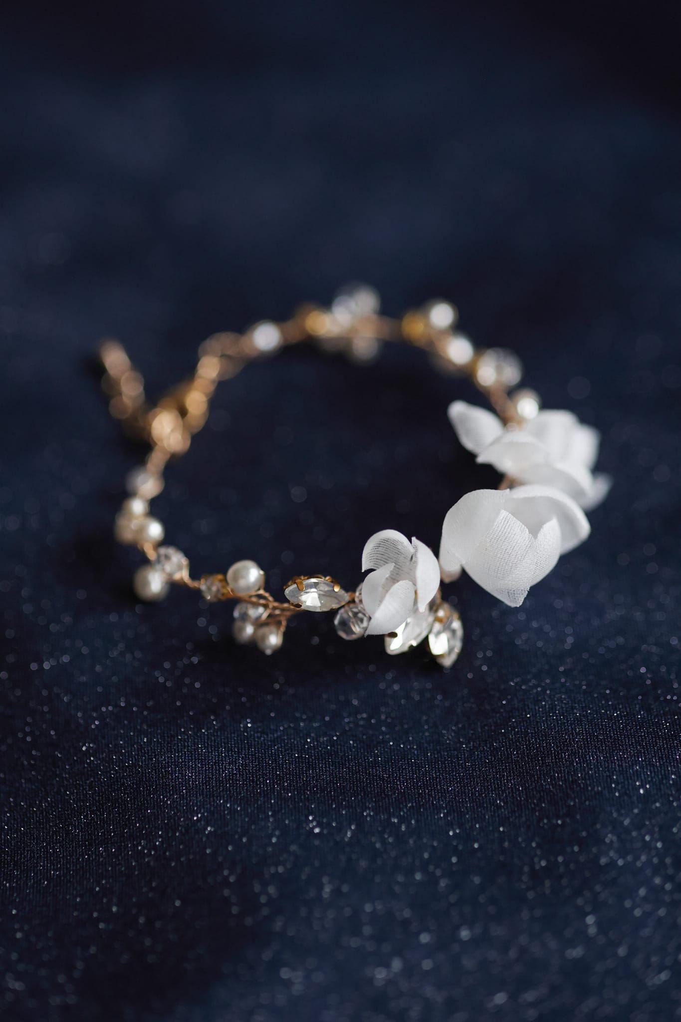 Grace - Hochzeitsarmband aus Seidenblumen