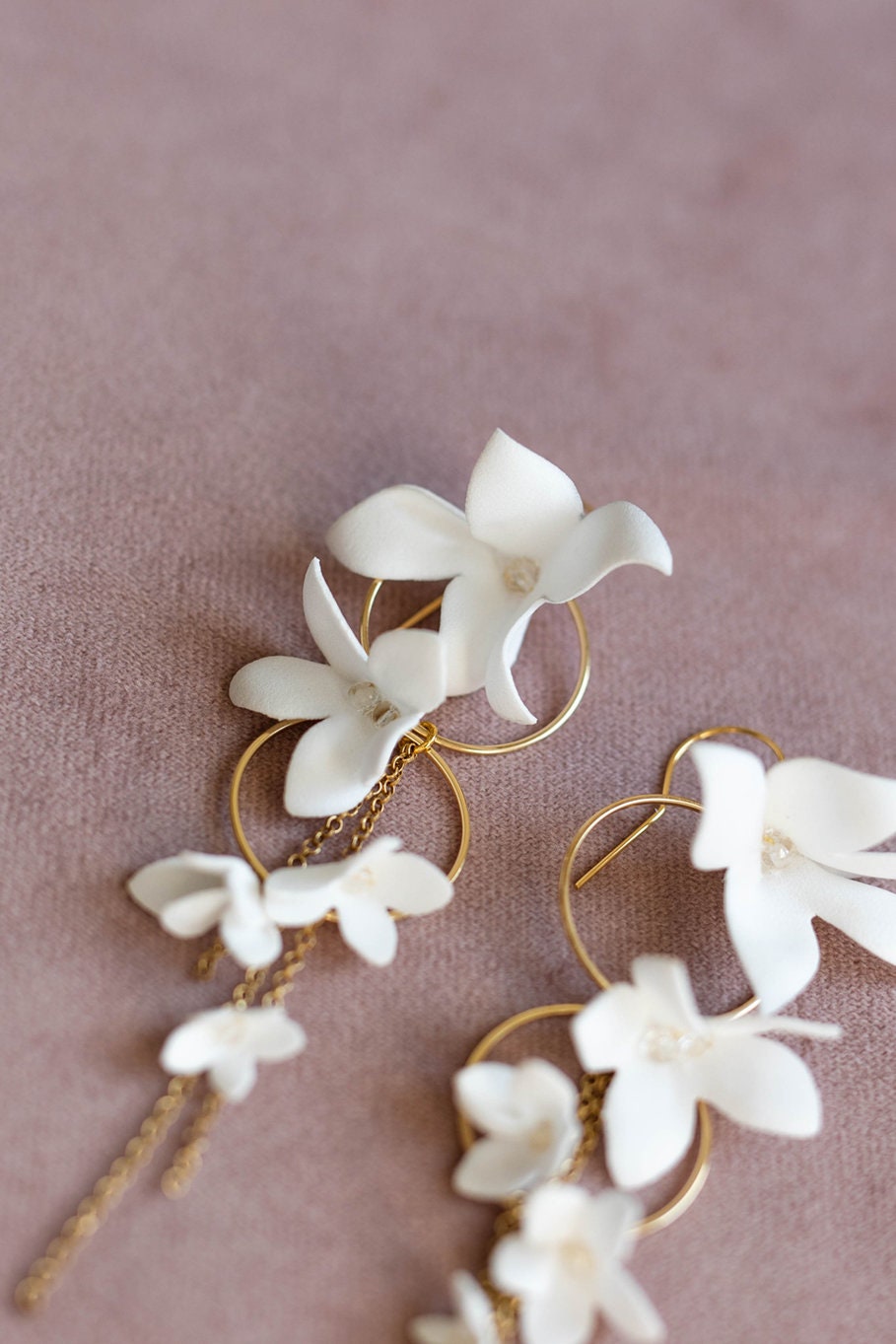 Helen Petite - Lange Hochzeitsohrringe mit Blumen