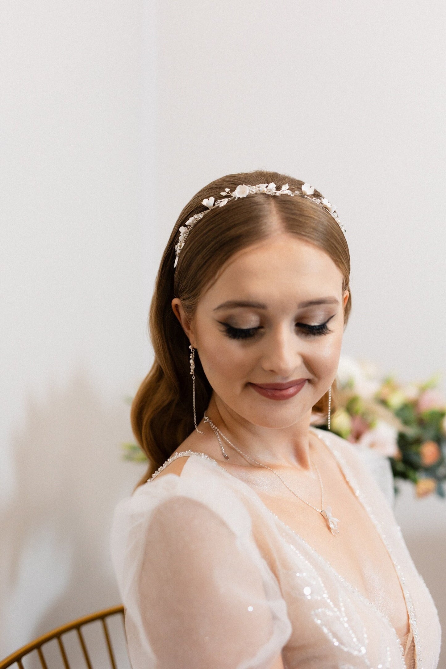 Amber - Brautstirnband mit weißen Blumen
