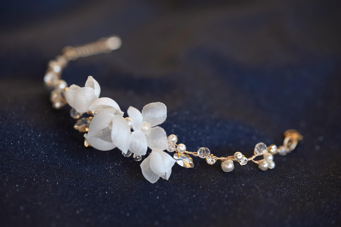 Grace - Hochzeitsarmband aus Seidenblumen