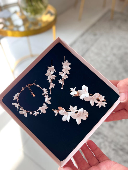 Boho Brautschmuck mit Blumen – Ohrringe, Armband &amp; Haarspangen