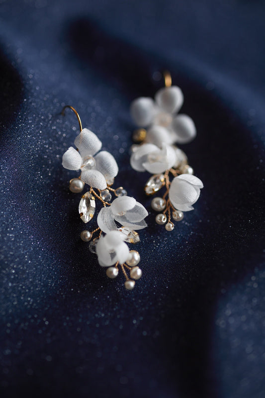 Grace - Blumen Hochzeitsohrringe mit Perlen