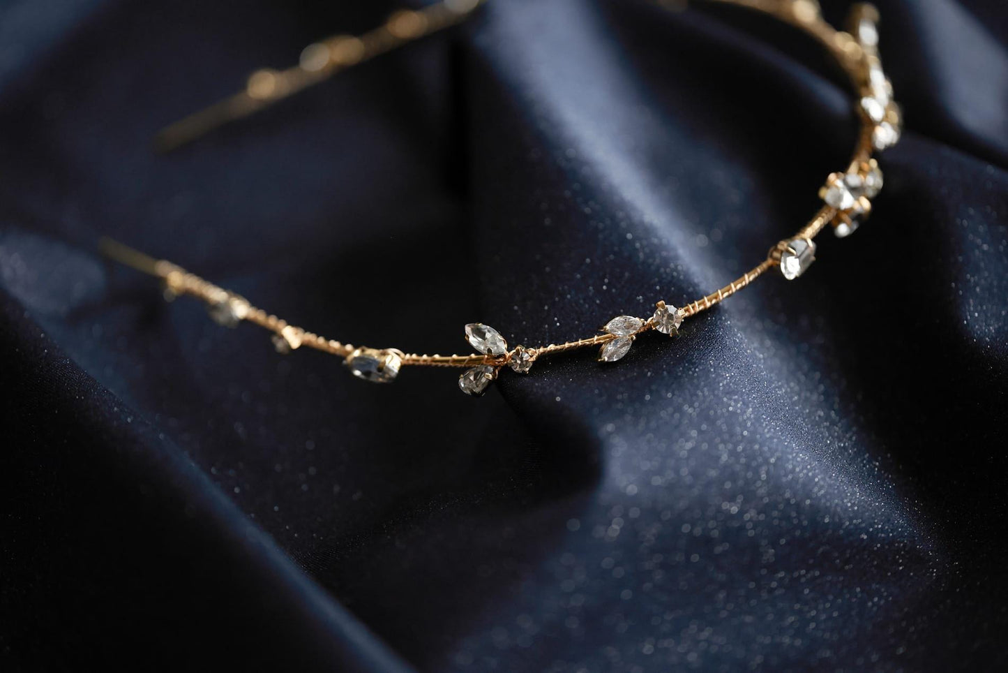 Sparkle – Dezente Tiara mit funkelnden Zirkoniasteinen