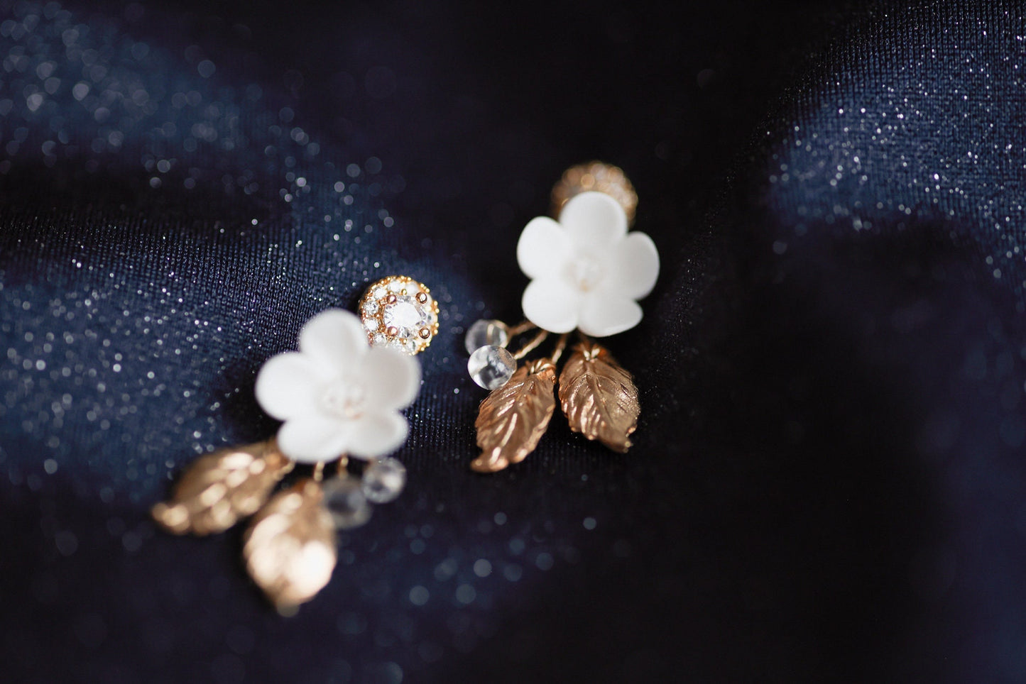 Adeline - kleiner Hochzeitsohrring mit Blättern und Blumen