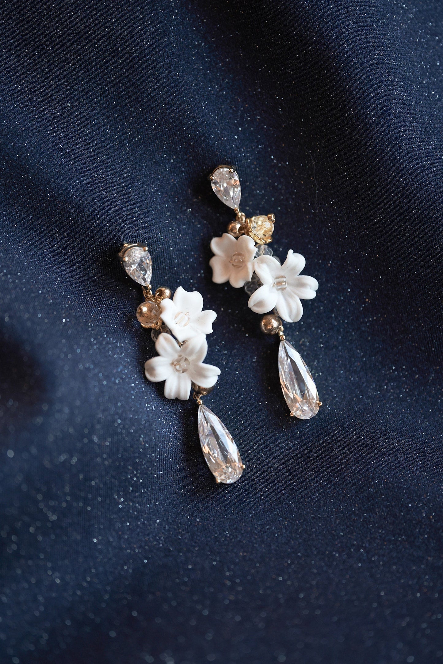 Harieta - Strass-Ohrringe mit Blumen