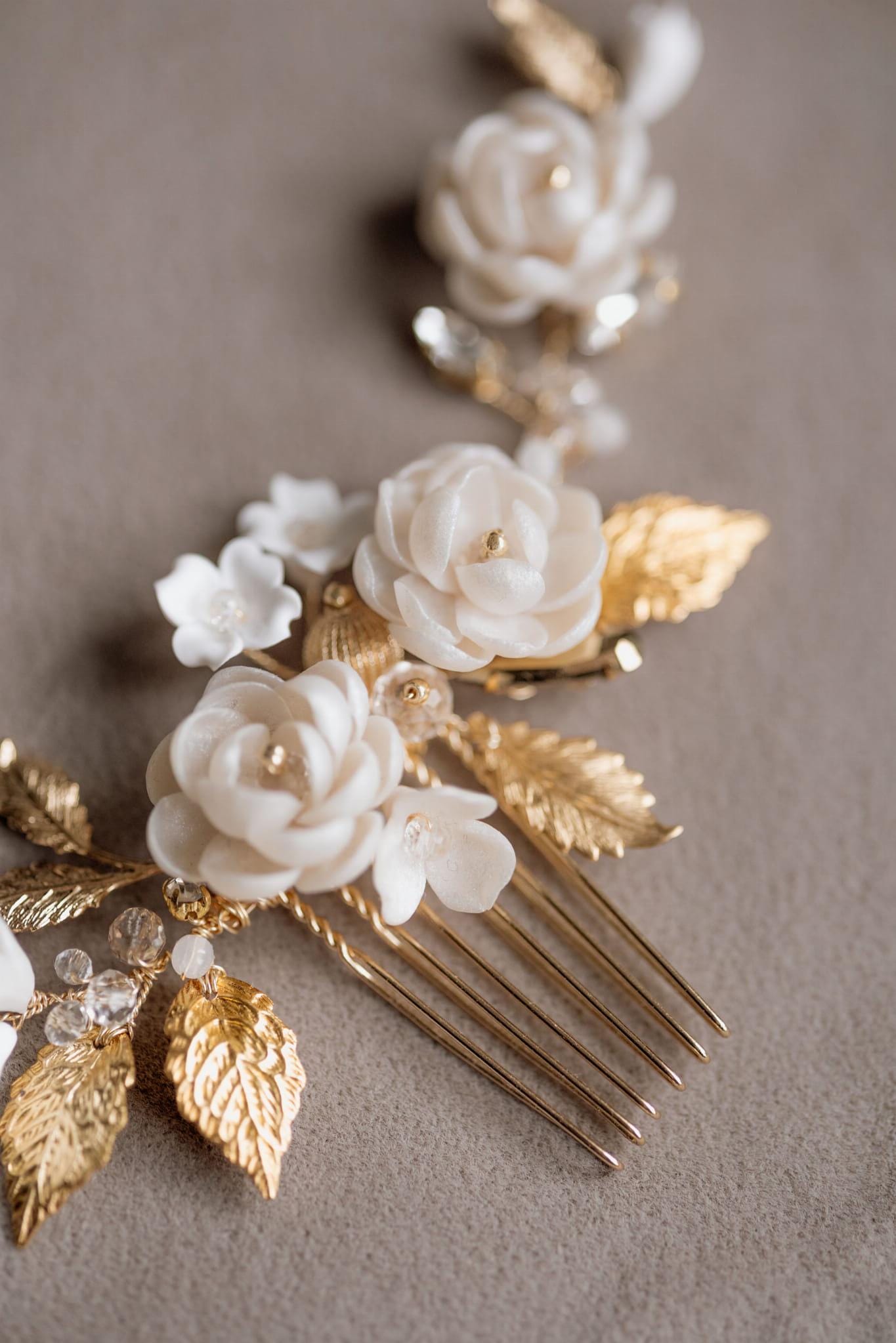 Petra - Vintage Hochzeitshaarkamm mit Blumen
