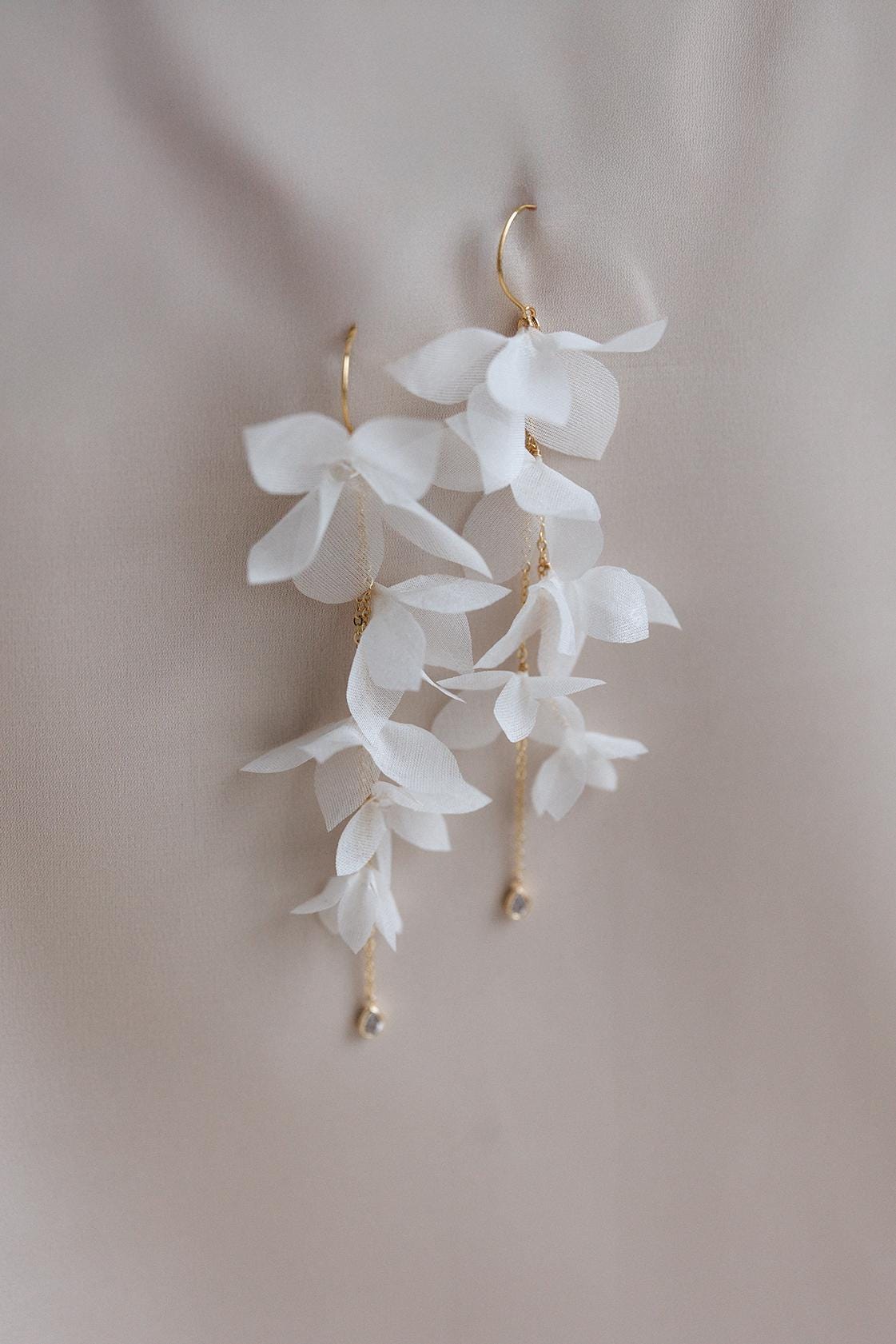 Zoe – Lange Ohrhänger mit Seidenblumen