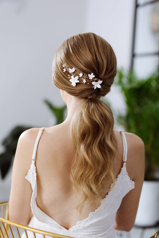 Holly - Hochzeitshaarnadeln mit weißen Blumen und Zirkonen