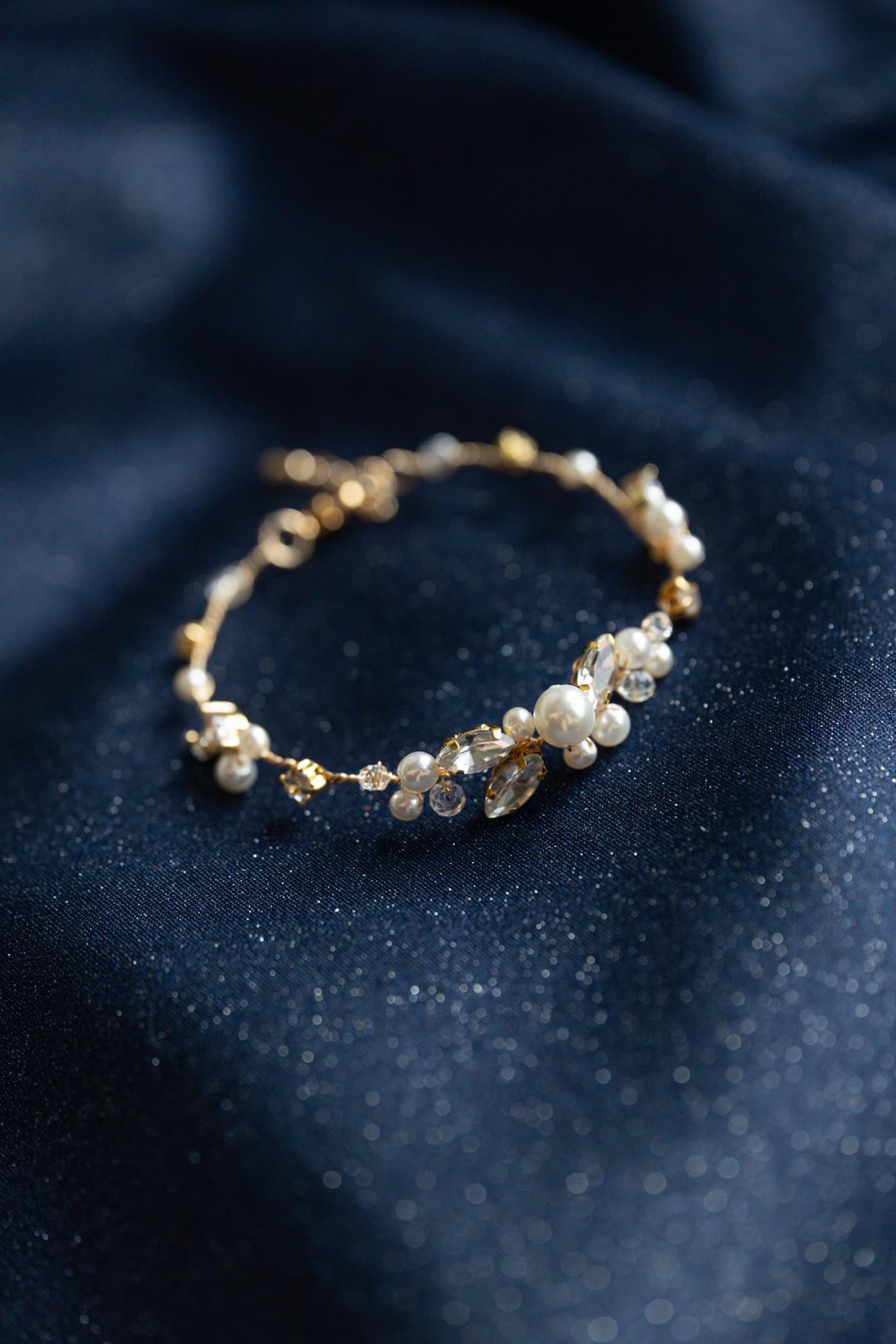 Saria – Elegantes Armband mit Perlen und Zirkonia
