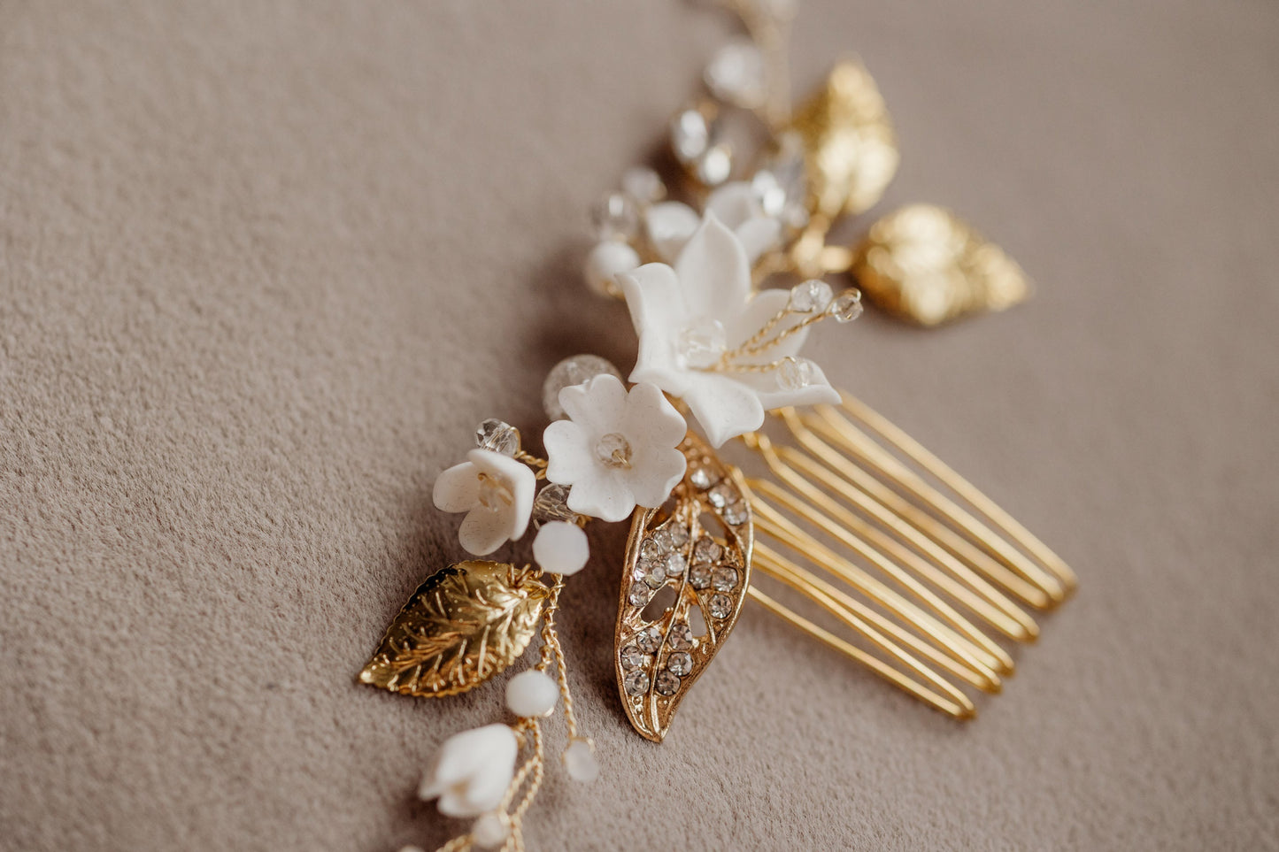 Flora - Blumen-Haarkamm zur Hochzeit