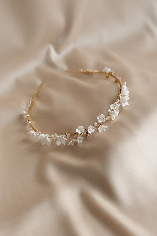 Agnes - Magisches Stirnband voller Blumen und Zirkonen