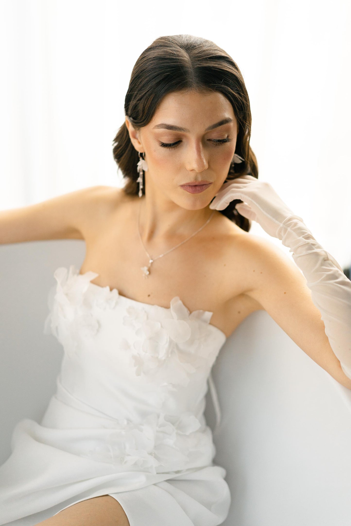 Vivian – Leichte Seidenblumen-Ohrringe für die Hochzeit