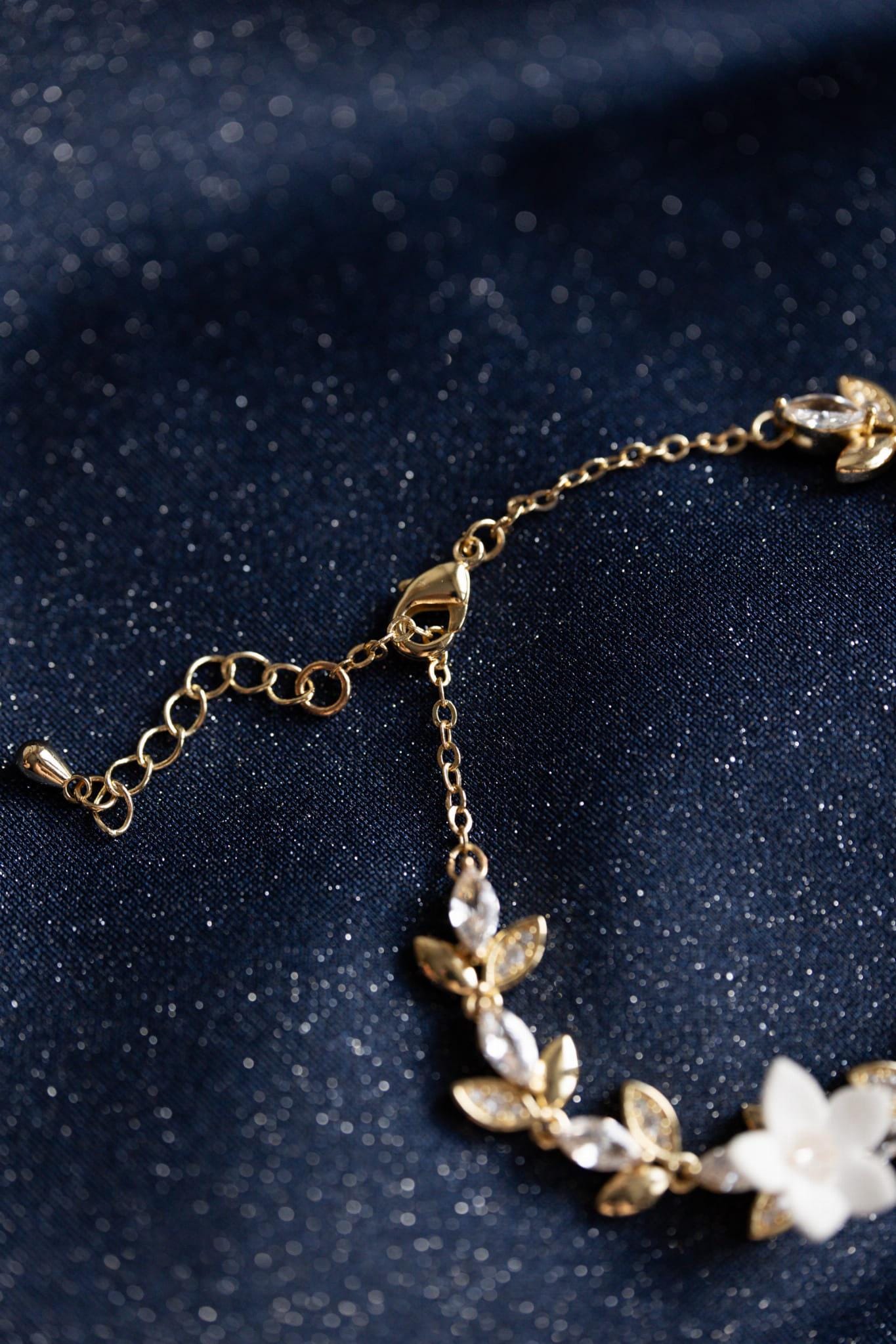 Holly - Glamouröses Hochzeitsarmband mit Zirkonblättern