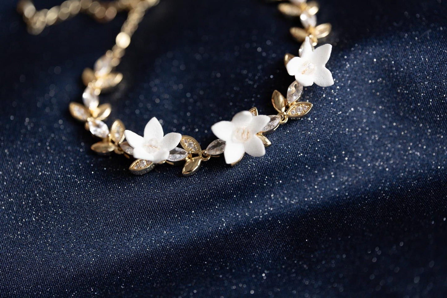 Holly - Glamouröses Hochzeitsarmband mit Zirkonblättern